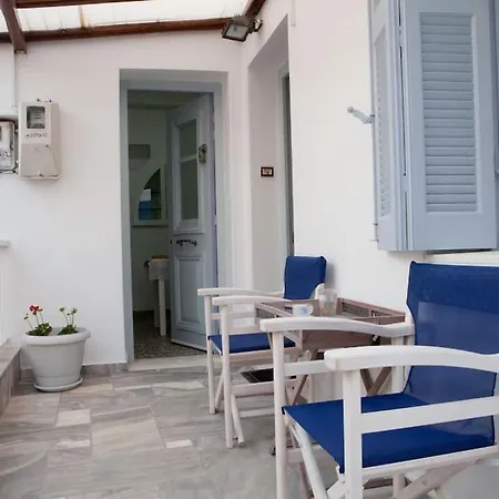 House In Castle Πάρος