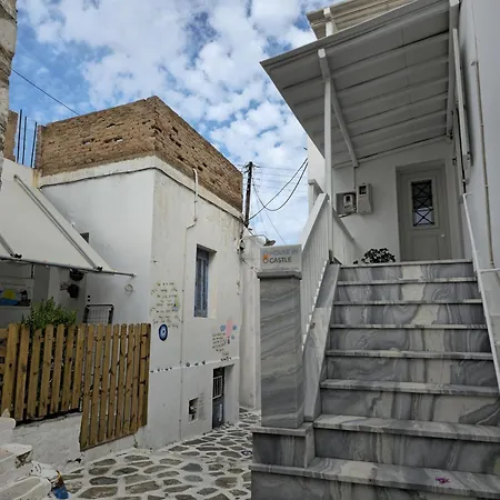 House In Castle 펜션 Páros