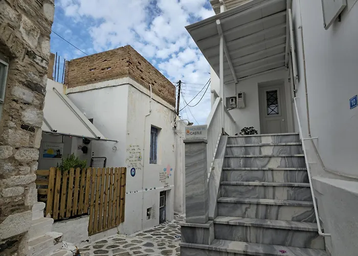 House In Castle 펜션 Páros